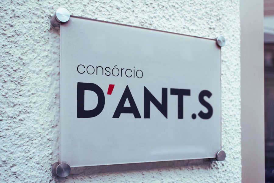 empresa-placa-parede